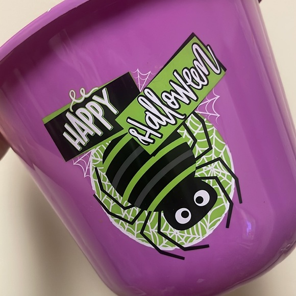 Plastic Halloween Bucket Trick or Treat - Picture 2 of 7